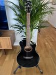 Yamaha APX 700 II halvakustisk gitarr med mick