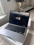 MacBook Air 13” (M3, 2024) – Nästan ny!