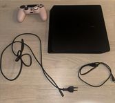 Playstation 4 PS4 + sladd + en kontroll + laddare + 10 spel 