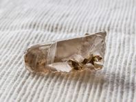 En rå Rökkvarts, mindre bit kristall, newage wicca 25gr