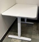 elektriskt höj-och sänkbart skrivbord, IKEA.