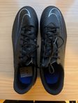 Nike Fotbollsskor- fasta dobbar strl 42.5