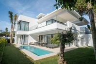 Golden Mile – Villa vid stranden- 3 min till Banús | 3.5M