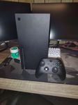 Xbox Series X | 1TB | 1 Handkontroll | Original Kartong