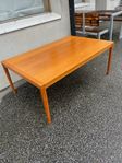 Stort snyggt soffbord i teak från 1960-tal