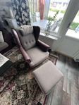 2st fåtöljer med pall