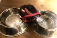 Hundskålar och bältesväska för hundgodis 