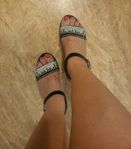 sandaler med klackar