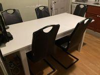 Vitt matbord och 6 st stolar i konstskinn