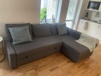 mörkgrå bäddsoffa