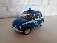 Modellbil Fiat 500 Polisversion - Bburago 1:16