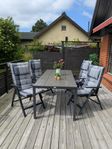 Trädgårdsmöbler.Stort bord 4 pos.stolar m dynor