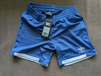 Umbro Byxor Shorts 134 blå NY med etikett Fotboll Sverige