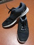 Svarta Nike Sneakers 8,5 (25,5 cm)