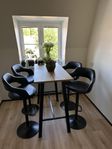 Köksbord i ek + stolar
