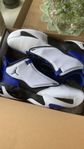 Air Jordan 1 Mid och Jordan 4 Max Aura