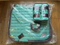 Equito Dressyrset i färgen Frosty Mint