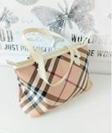 Fin Burberry-väska att hyra!