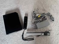Nintendo Wii svart konsol med en handkontroll