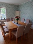 matbord och 8 stolar