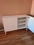 Superfint avlastningsbord/sideboard med bra förvaring