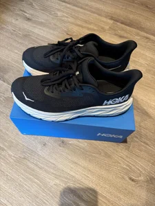 HOKA Arahi 7. St 43 1/3
