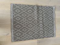 vändbar utomhus/ inomhus matta ganska stor 