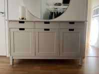 Vit skänk/sideboard