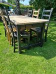 Matgrupp bord stolar 