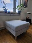 Fotpall med inbyggd förvaring från Bolia