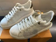 Louis Vuitton trainers, 37