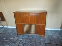 Radiomöbel med radio, utan grammofon. Otestad.