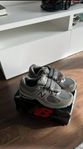 new balance 2002R