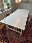 Matbord bortskänkes
