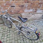 grå cykel 
