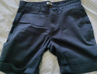 Marinblå chinos shorts från Tommy Hilfiger