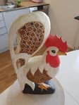 Tupp i trä från Bali. Den är 50 cm hög.