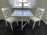 Klaffbord med 2 stolar