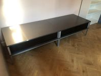 TV-bänk bortskänkes 