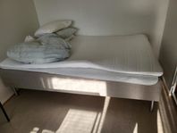 Säng 140 x 200 cm säljs (Ikea Skårer)