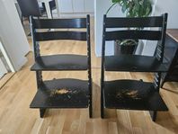 Två tripp trapp stolar 