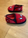 Röda mjuka Spider-Man tofflor, storlek 28