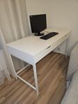 Skrivbord ALEX i nyskick från IKEA