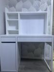 Ikea Micke skrivbord med hylla