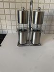 Salt och pepparkvarn med ställ