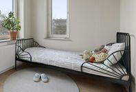 Svart växa/utdragbar säng - IKEA ”minnen” 80*200 cm