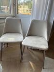 2st Beiga stolar med träfärgade ben