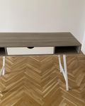 Skrivbord ABBETVED från Jysk