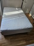 Skårer Ikea madrass med bäddmadrass