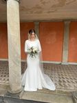 Elegant vit bröllopsklänning – storlek 34